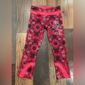 Lululemon Women's Size 4 Run:
Inspire Crop Il Legging Soul Cycle
Prisma Guava